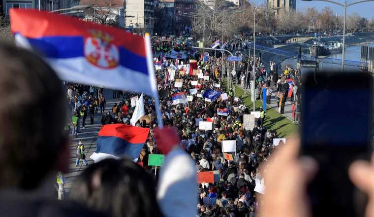 Белград охвачен протестами, недовольство правительством Вучича растёт