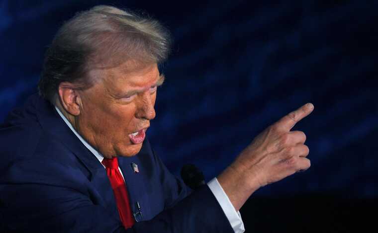 Трамп утверждает, что переговоры Украины и России набирают обороты, несмотря на политическое давление