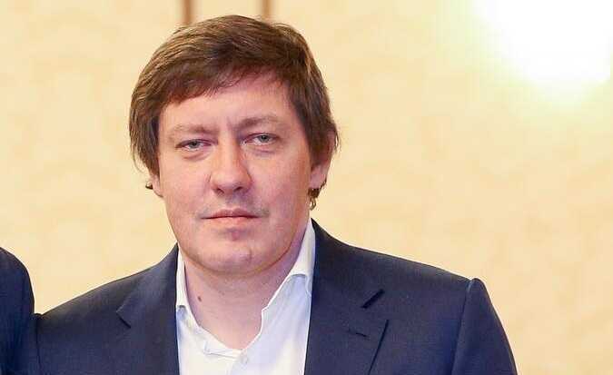 Крестник Шойгу Антон Абдурахманов лишился особняка в Новой Москве после банкротства подрядчика МЧС